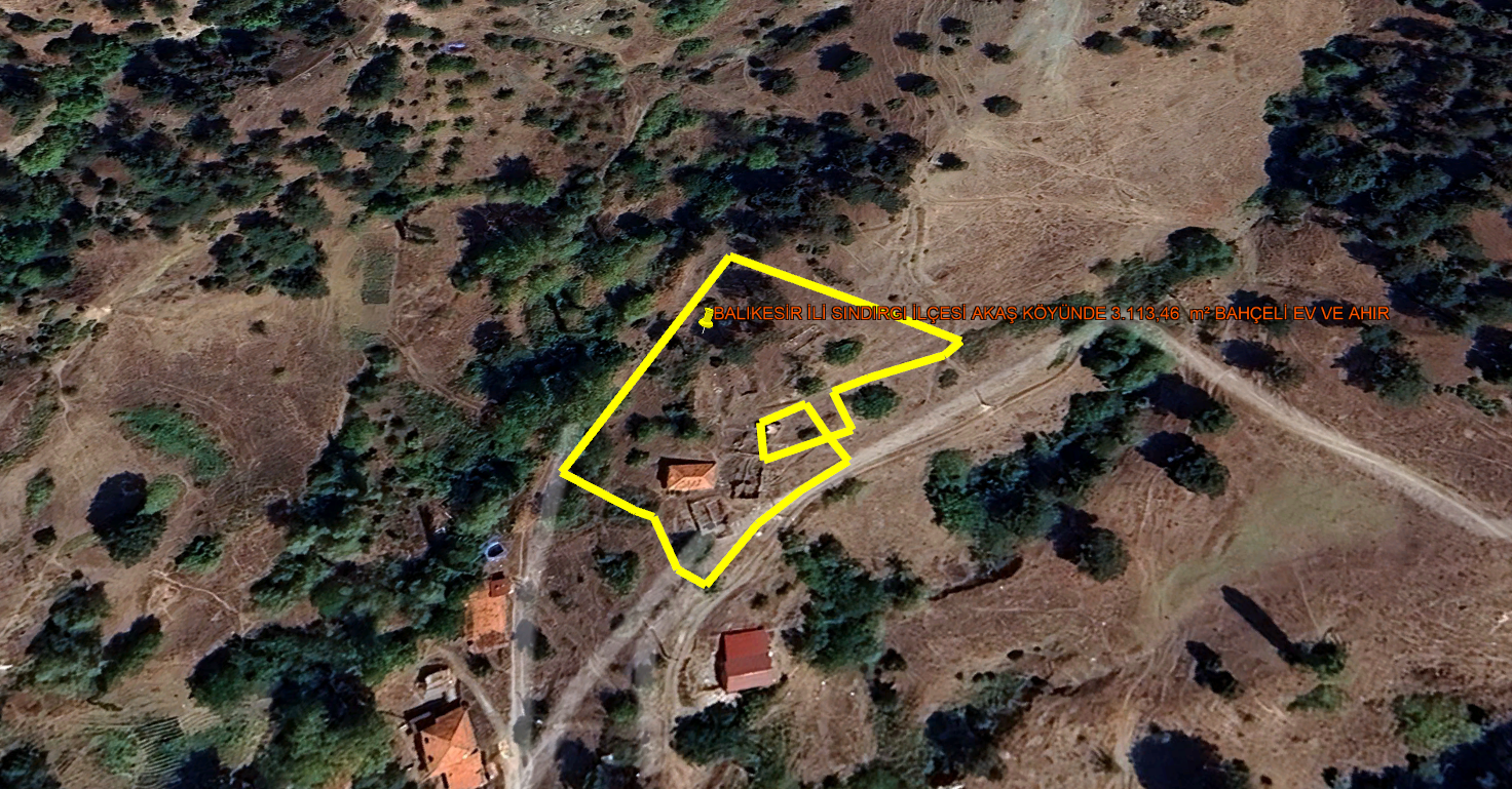 BALIKESİR İLİ SINDIRGI İLÇESİ AKAŞ KÖYÜNDE 3.113,46  m² BAHÇELİ EV VE AHIR 