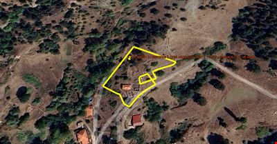 BALIKESİR İLİ SINDIRGI İLÇESİ AKAŞ KÖYÜNDE 3.113,46  m² BAHÇELİ EV VE AHIR