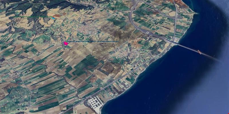 GELİBOLU BAYIRKÖY DE FULL BOĞAZ VE KÖPRÜ MANZARALI VE KÖY ASFALTINA CEPHE 14.328 M KARE TARLA