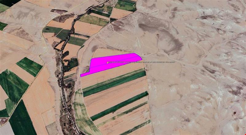 ESKİŞEHİR İLİ SİVRİHİSAR İLÇESİ AKTAŞ KÖYÜNDE 136.541,27 m² TARLA KADASTROL YOLU MEVCUT