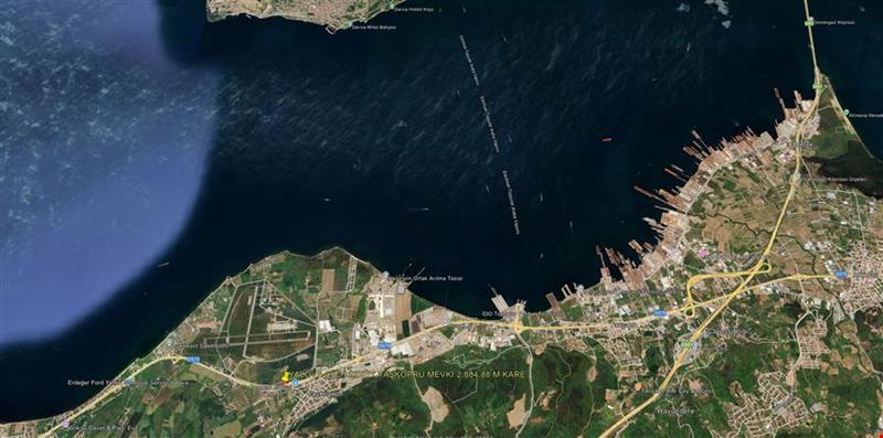 YALOVA İLİ ÇİFTLİKKÖY İLÇESİ TAŞKÖPRÜ'DE  2884 m² İÇERİSİNDE YAPI BULUNAN TARLA KADASTROL YOLA 200 METRE CEPHE