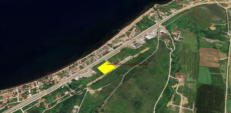 YALOVA  İLİ ÇİFTLİKKÖY İLÇESİ KILIÇ KÖYÜNDE KOCAELİ ASFALTINA CEPHE 8.877,12 M KARE TARLA