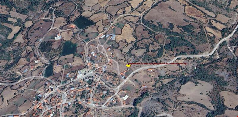 LAPSEKİ KARAMUSALAR KÖYÜNDE 250 M KARE KÖY YERLEŞİMİNDE TARLA