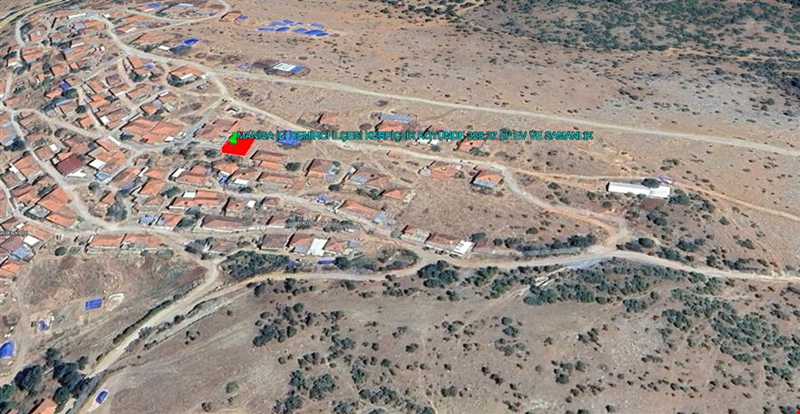 MANİSA İLİ DEMİRCİ İLÇESİ KERPİÇLİK KÖYÜNDE 328,37 m² EV VE SAMANLIK