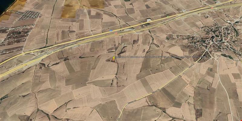 محافظة جاناكالي منطقة جيليبولو قضاء جيليبولو قرية بولاير 391,98 متر مربع نصف الأرض للبيع.