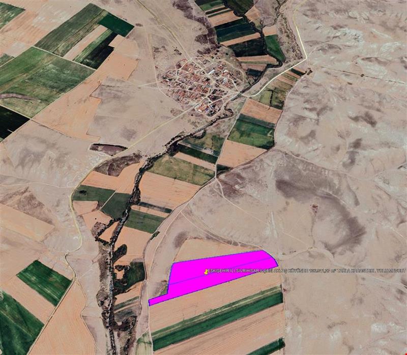 ESKİŞEHİR İLİ SİVRİHİSAR İLÇESİ AKTAŞ KÖYÜNDE 136.541,27 m² TARLA KADASTROL YOLU MEVCUT