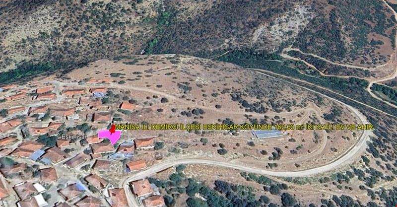 MANİSA İLİ DEMİRCİ İLÇESİ ESKİHİSAR KÖYÜNDE 162,63  m² İKİ KATLI EV VE AHIR