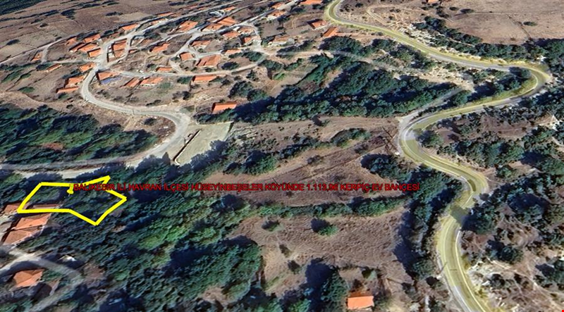 BALIKESİR İLİ HAVRAN İLÇESİ HÜSEYİNBEŞELER KÖYÜNDE 1.113,96 KERPİÇ EV BAHÇESİ