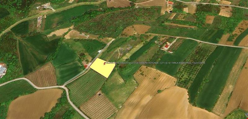 YALOVA İLİ ALTINOVA İLÇESİ GEYİKDERE KÖYÜNDE 3.271,42 m² TARLA KADASTROL YOLA CEPHE