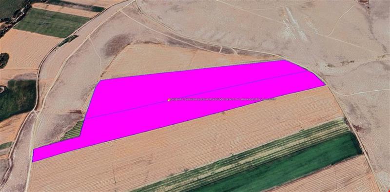 ESKİŞEHİR İLİ SİVRİHİSAR İLÇESİ AKTAŞ KÖYÜNDE 136.541,27 m² TARLA KADASTROL YOLU MEVCUT