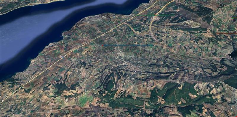 LAPSEKİ UMURBEY DE ASFALT CEPHE 4.434,01 M KARE TARLA