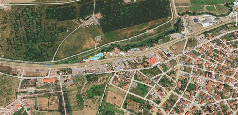 YALOVA İLİ ÇİFTLİKKÖY İLÇESİ TAŞKÖPRÜ'DE  2884 m² İÇERİSİNDE YAPI BULUNAN TARLA KADASTROL YOLA 200 METRE CEPHE